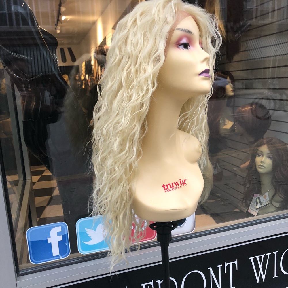 Blonde Wig Sale curly 613 Alopecia Hairloss Wig - Picture 3 of 8